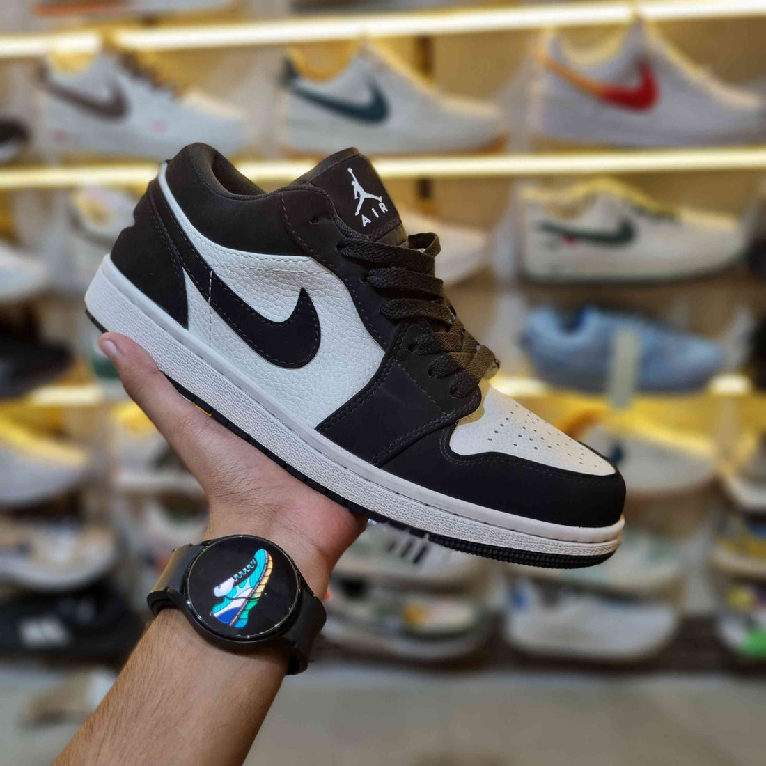 Black-white retro low-top sneakers – front view