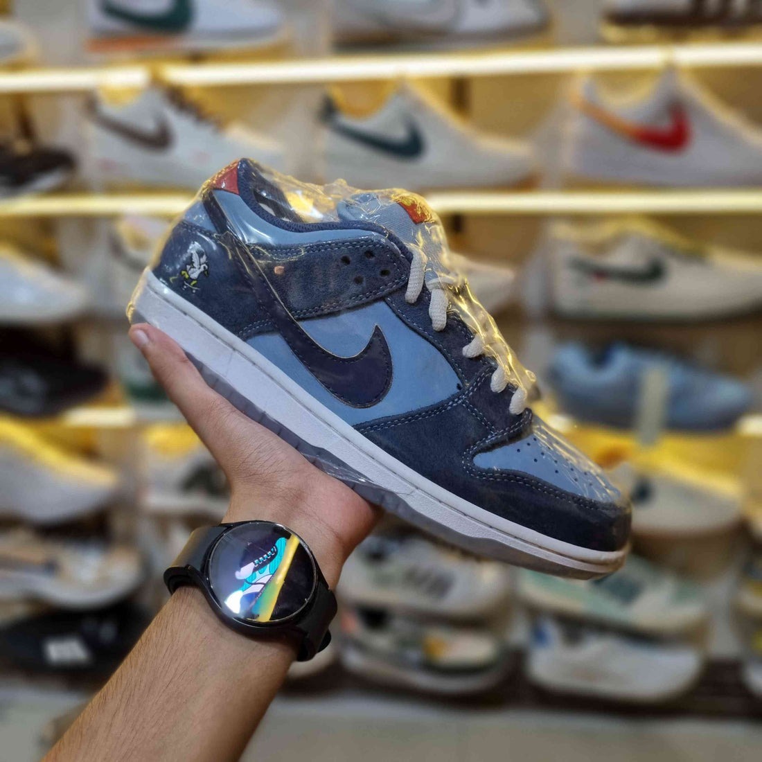 Blue-white retro low-top sneakers – front view