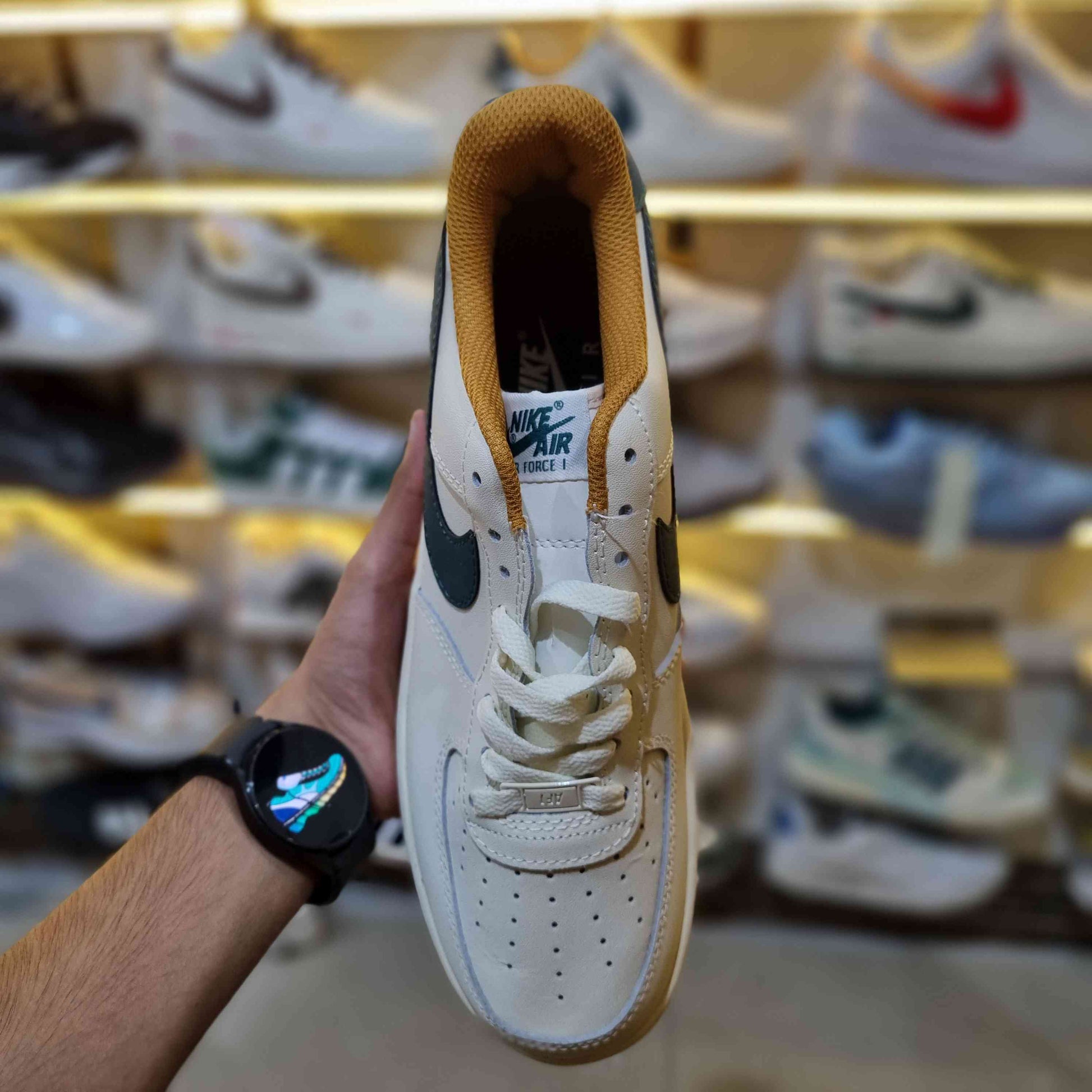 Cream-green retro low-top shoes – front view