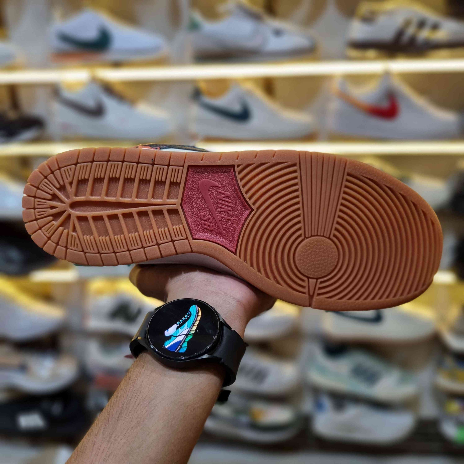 Multicolor abstract art retro low-top sneakers – back heel view