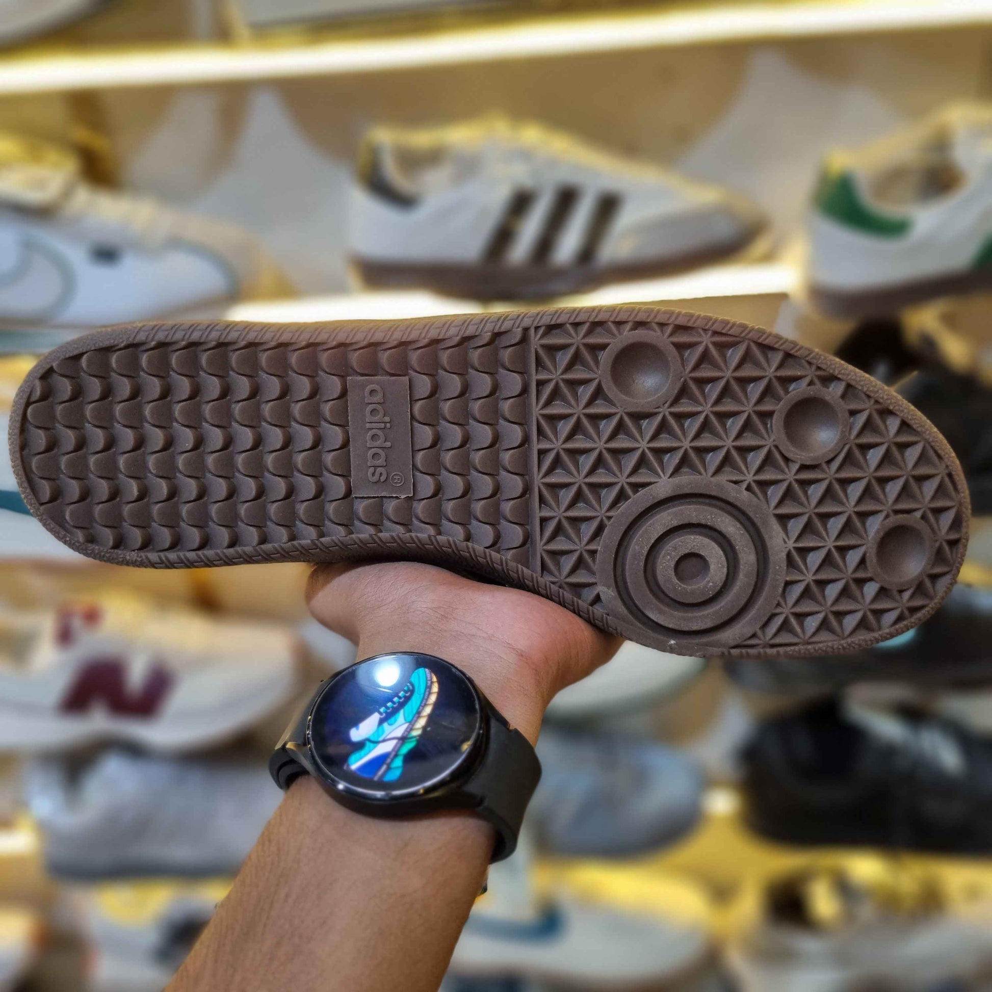 Retro black-white gum-sole low-top sneakers – back heel view