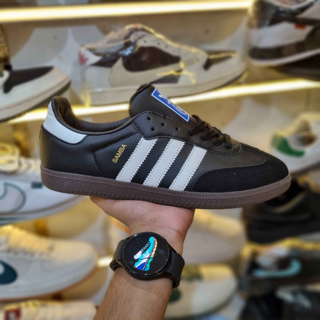 Retro black-white gum-sole low-top sneakers – front view