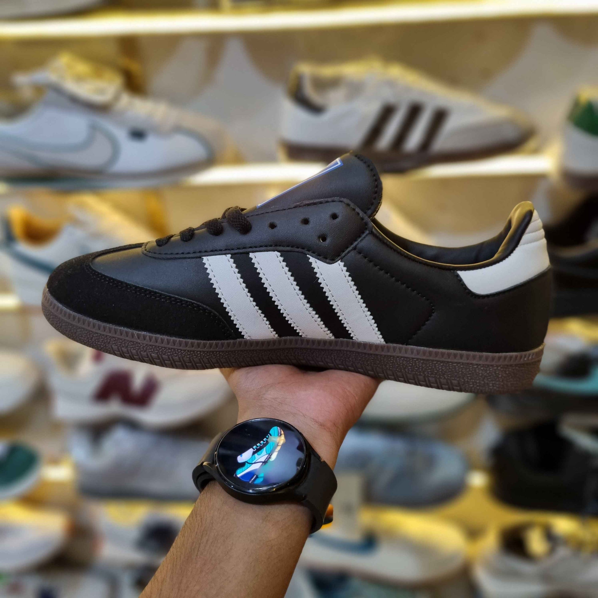 Low-top sneakers with classic gum-style rubber sole