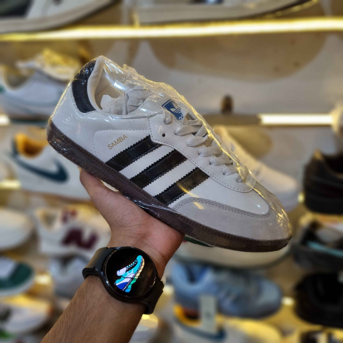 Retro white-black gum-sole low-top sneakers – front view