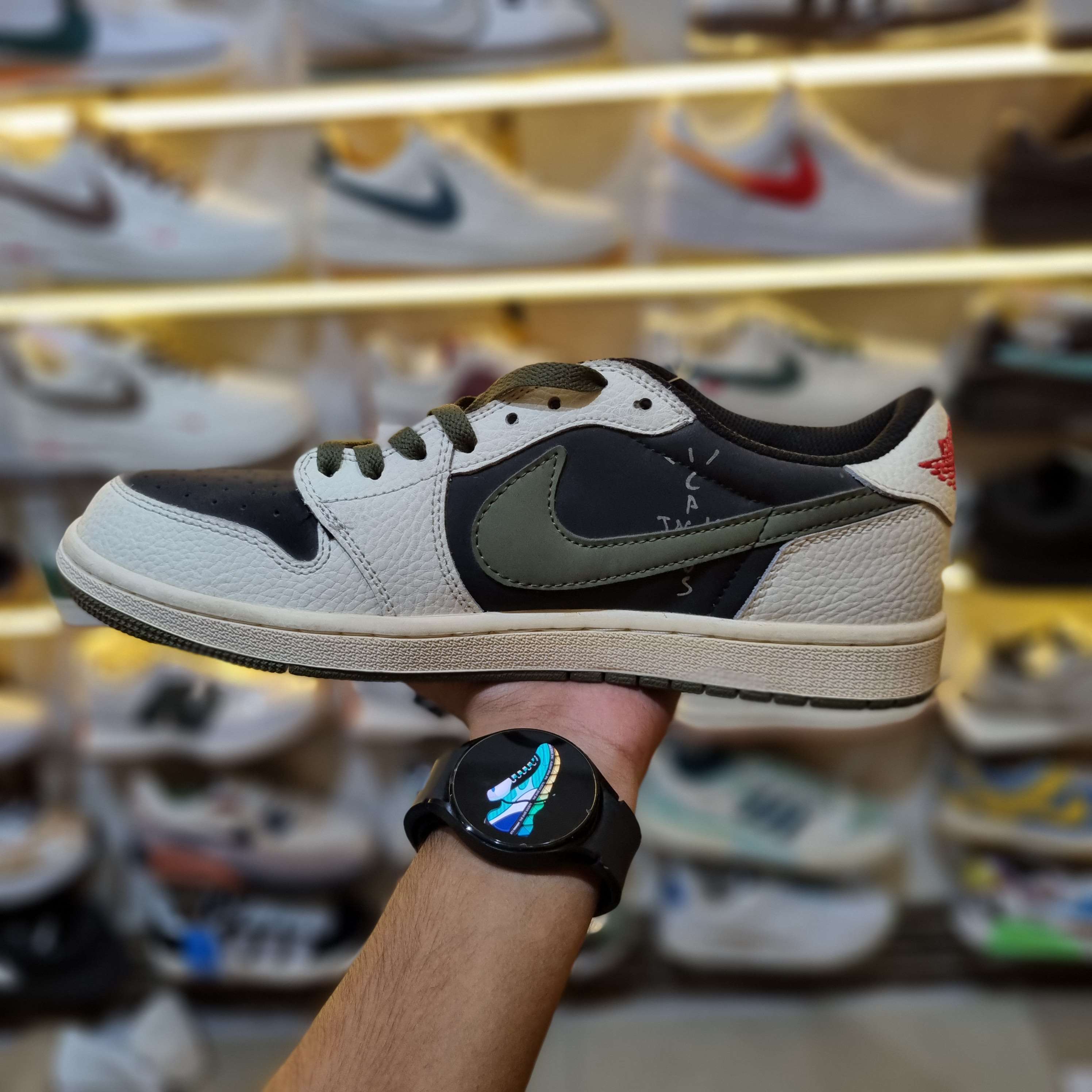 High Quality Heel Embroidery of Travis Scott Low Olive Sneaker